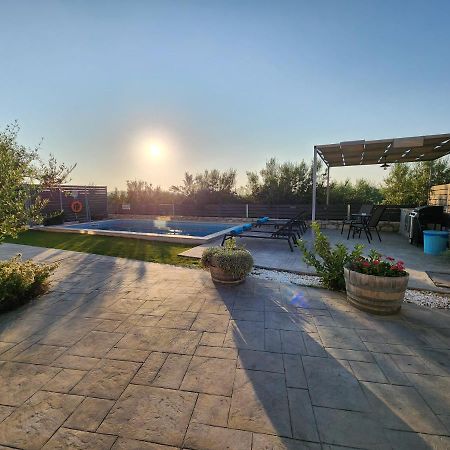 Villa Sheila With Private Pool Roumelí 外观 照片