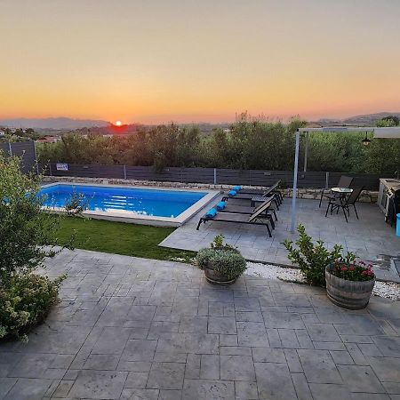 Villa Sheila With Private Pool Roumelí 外观 照片
